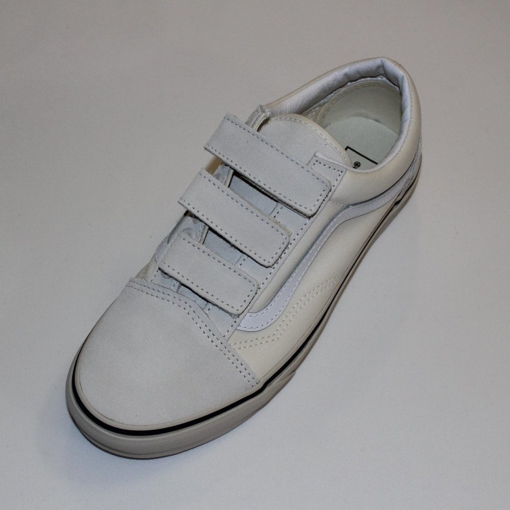 VANS UNISEX OLD SCHOOL V MARSHMALLOW/TURTLEDOVE SNEAKER WMN US 8.5/ MEN US 7